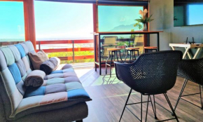 The Loft, 2 bedroom, sleeps 4, Central, Big Views!